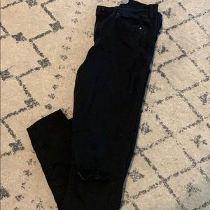 Black distressed knee jeans